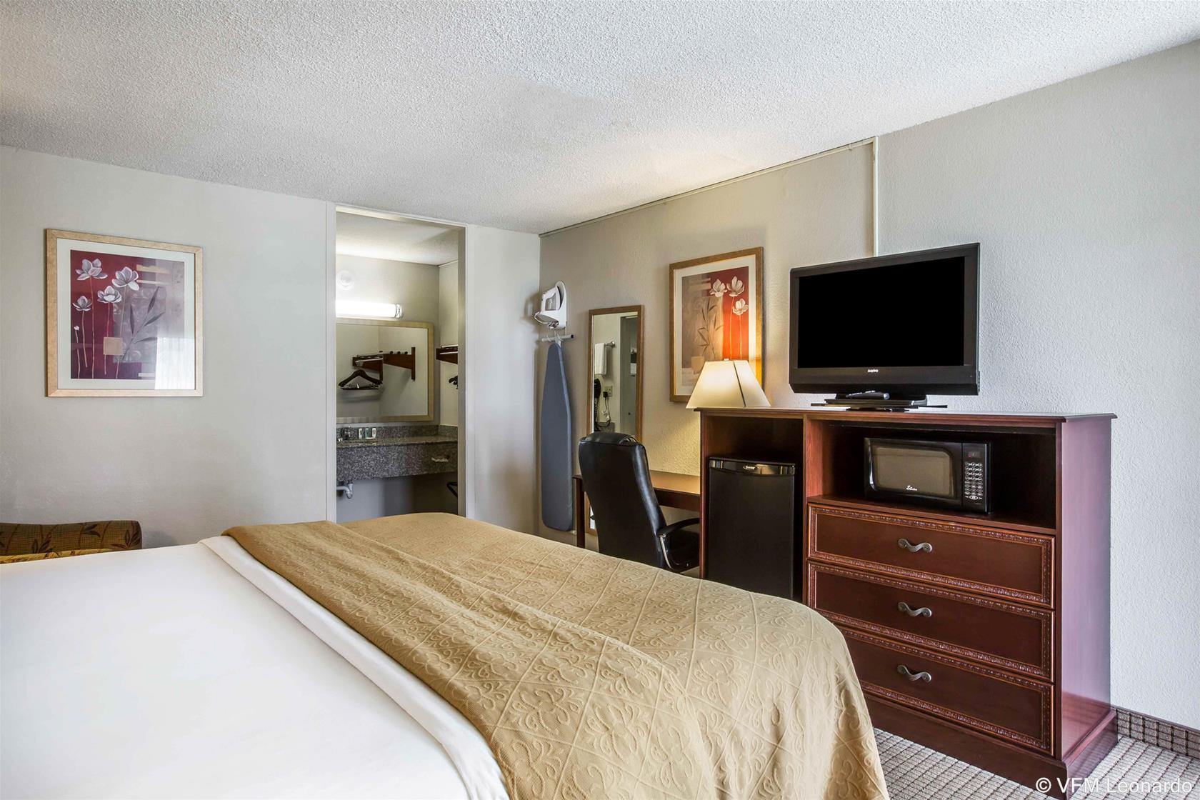 Quality Inn & Suites Near Lake Юфаула Екстериор снимка