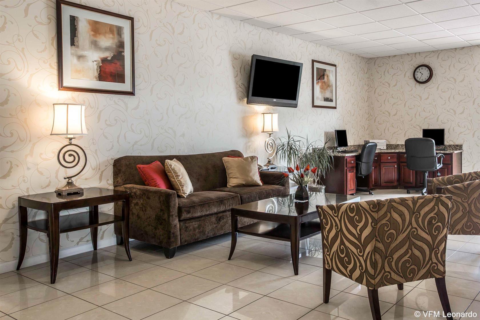 Quality Inn & Suites Near Lake Юфаула Екстериор снимка