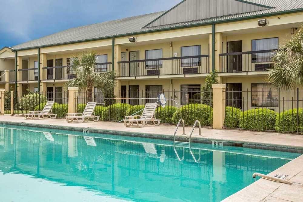 Quality Inn & Suites Near Lake Юфаула Екстериор снимка