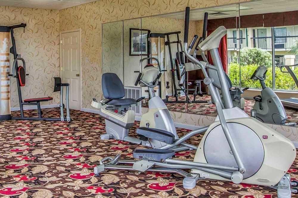 Quality Inn & Suites Near Lake Юфаула Екстериор снимка