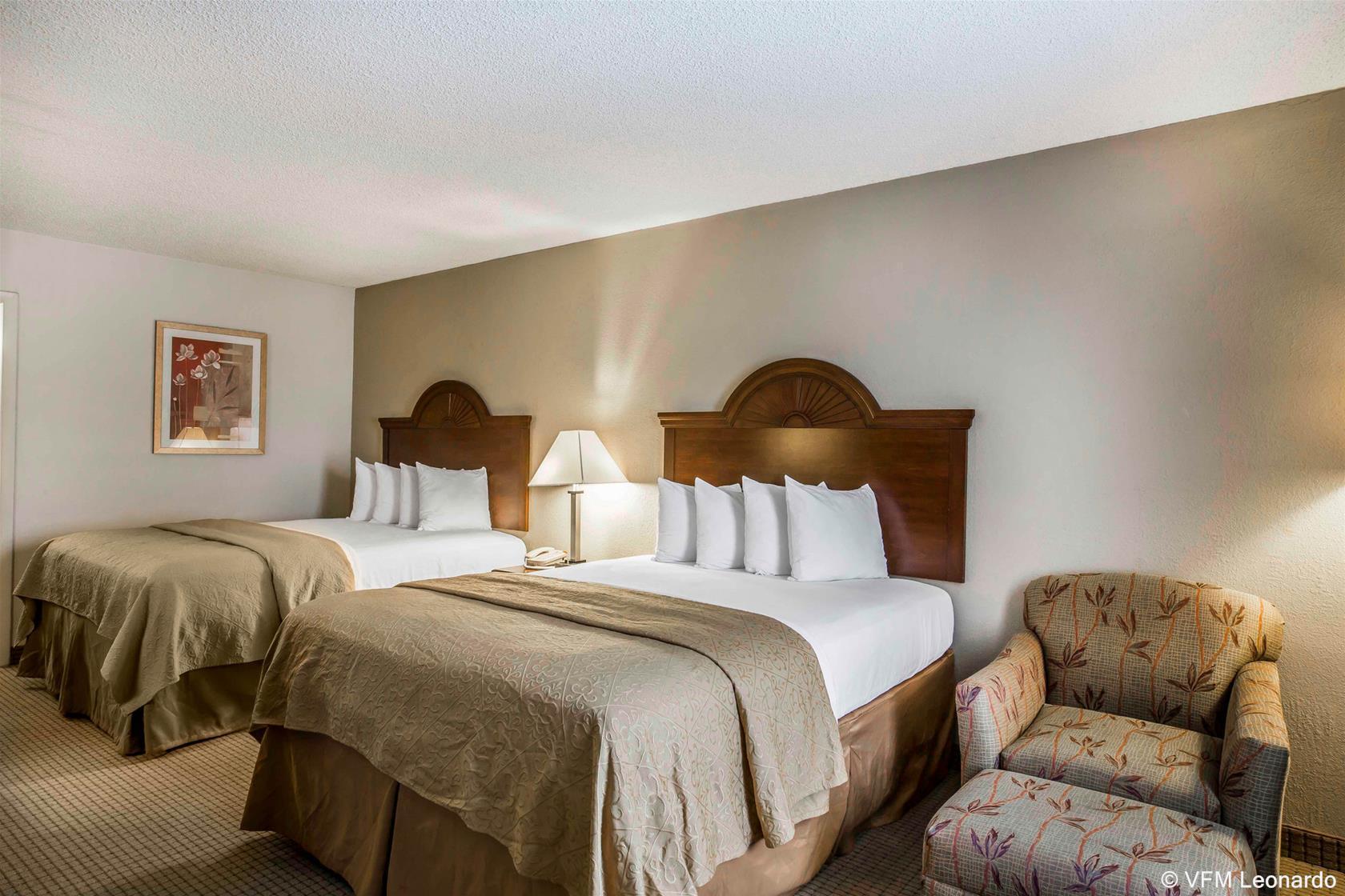 Quality Inn & Suites Near Lake Юфаула Екстериор снимка