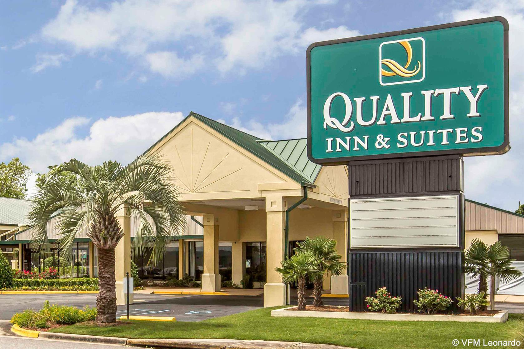 Quality Inn & Suites Near Lake Юфаула Екстериор снимка