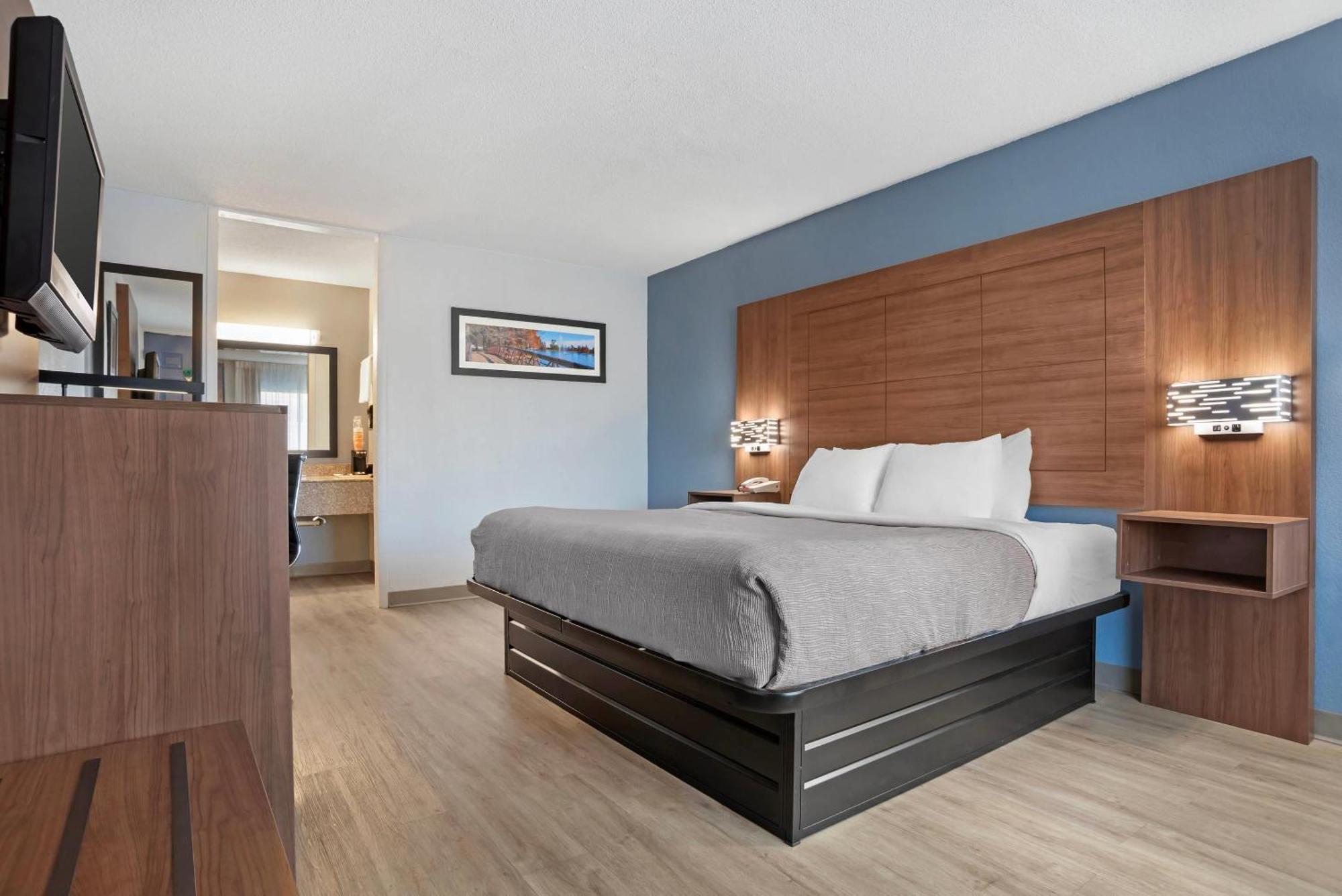 Quality Inn & Suites Near Lake Юфаула Екстериор снимка