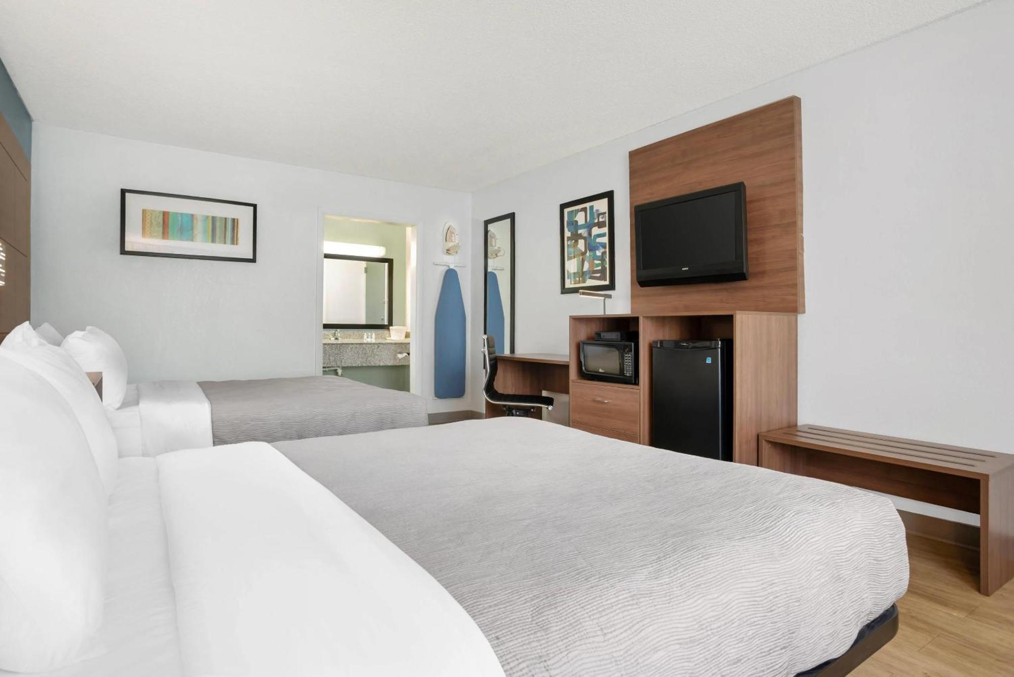Quality Inn & Suites Near Lake Юфаула Екстериор снимка