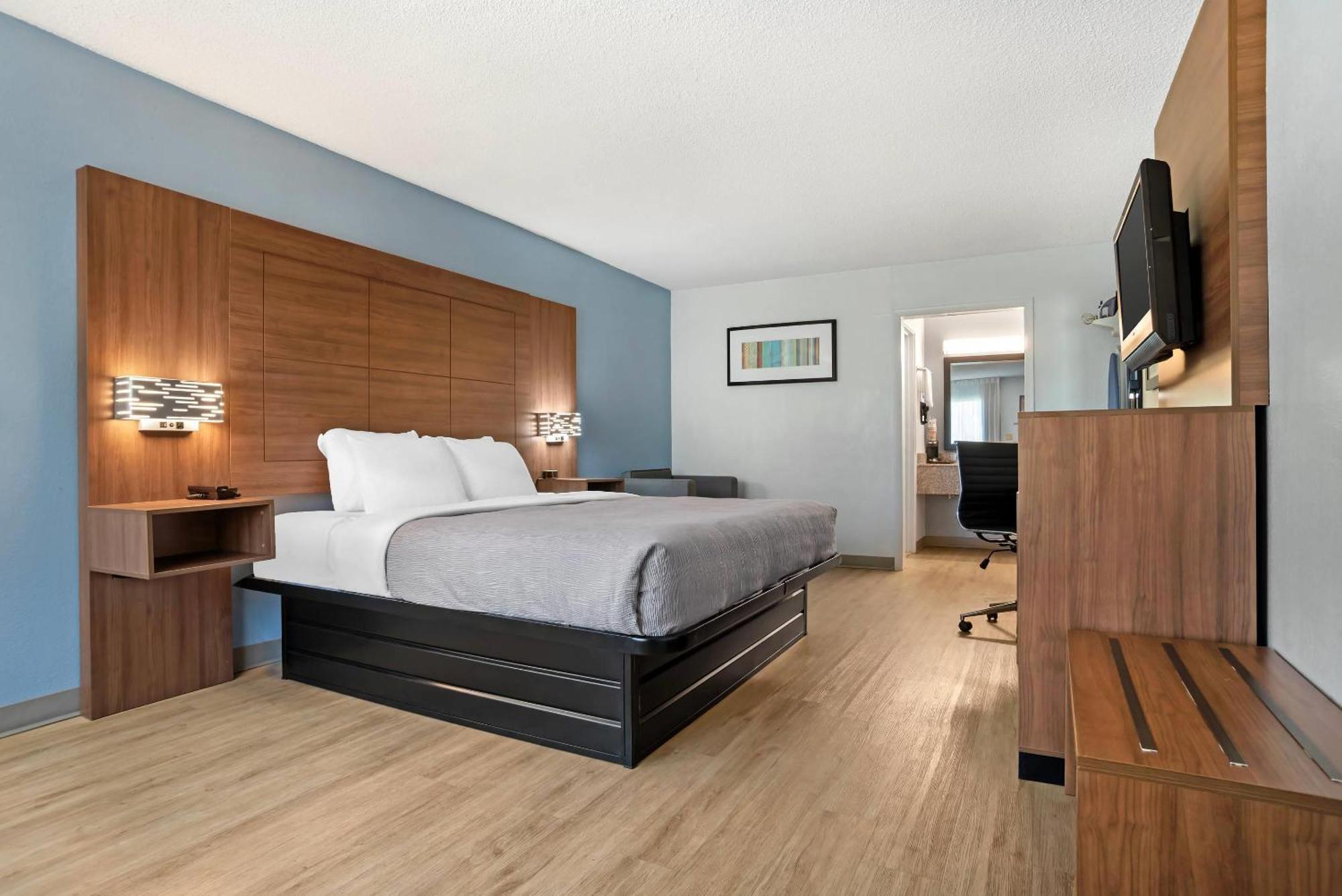 Quality Inn & Suites Near Lake Юфаула Екстериор снимка