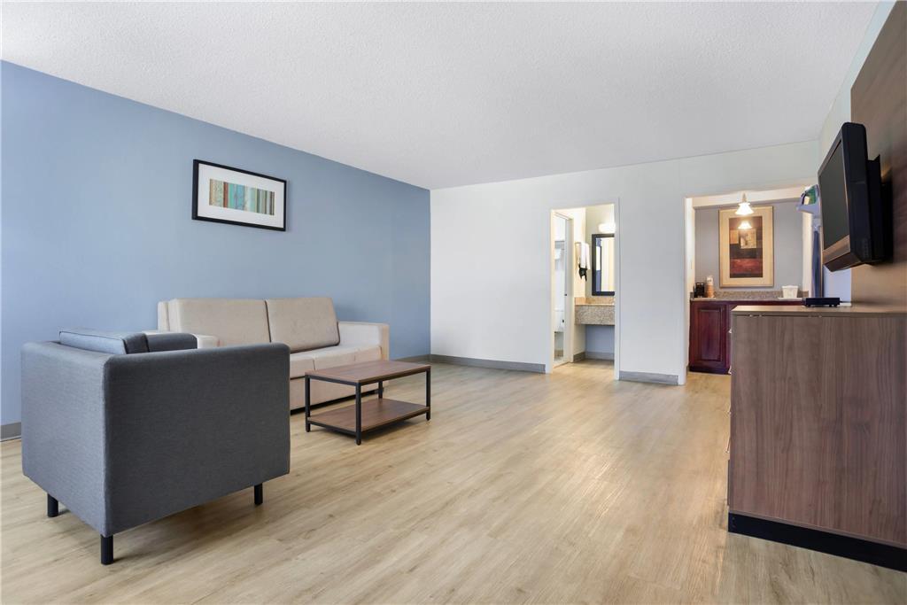 Quality Inn & Suites Near Lake Юфаула Стая снимка
