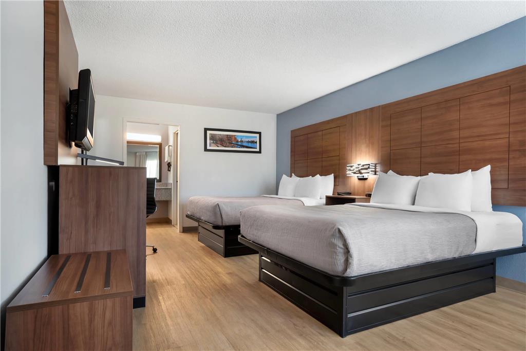 Quality Inn & Suites Near Lake Юфаула Стая снимка