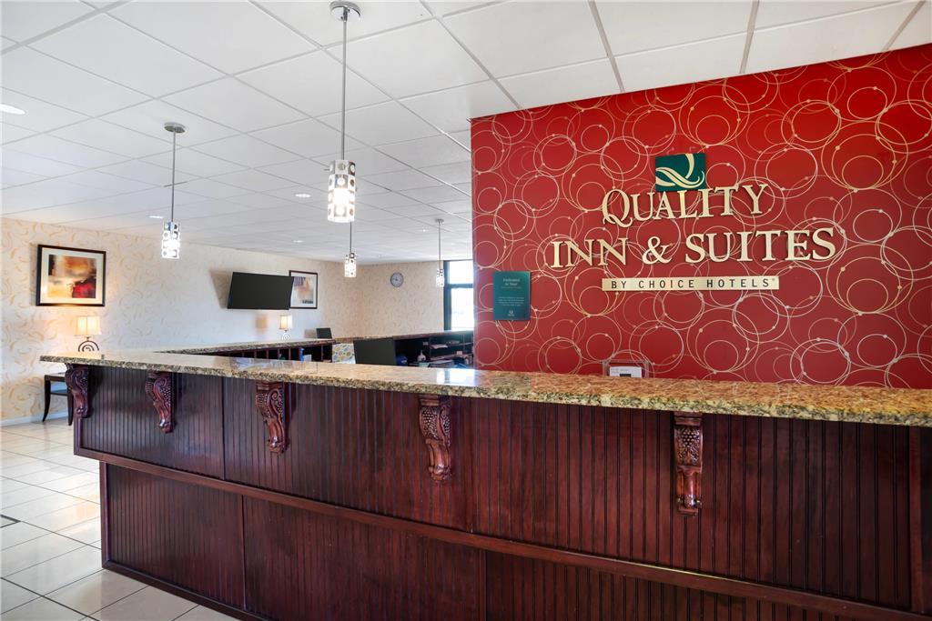 Quality Inn & Suites Near Lake Юфаула Интериор снимка